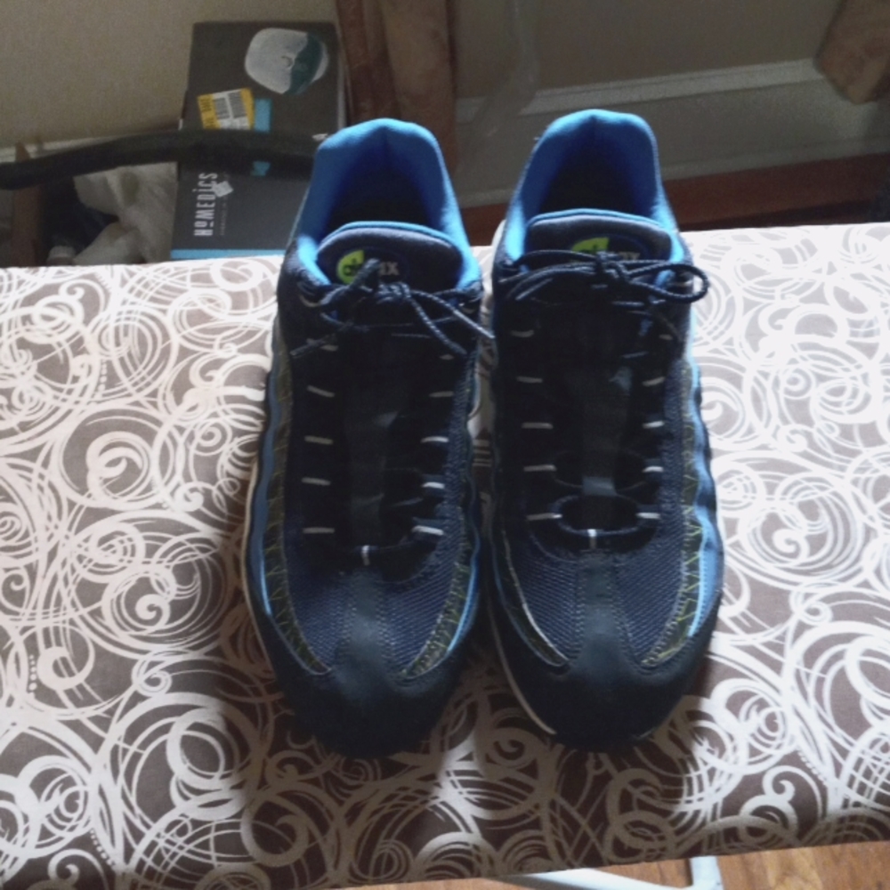 I'm selling my airmax 95 good condition used